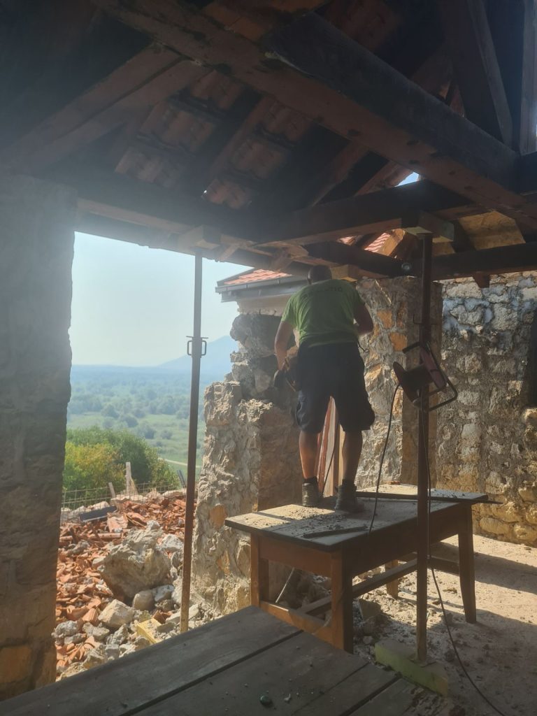 obnova manastira Kom