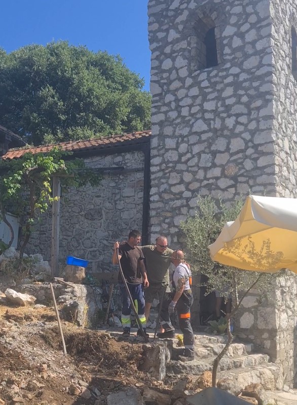obnova manastira Kom