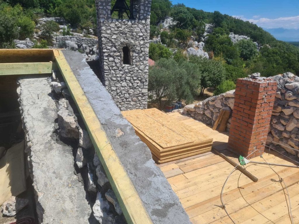 obnova manastira kom